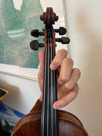 Straight on view of violin B octave double-stop